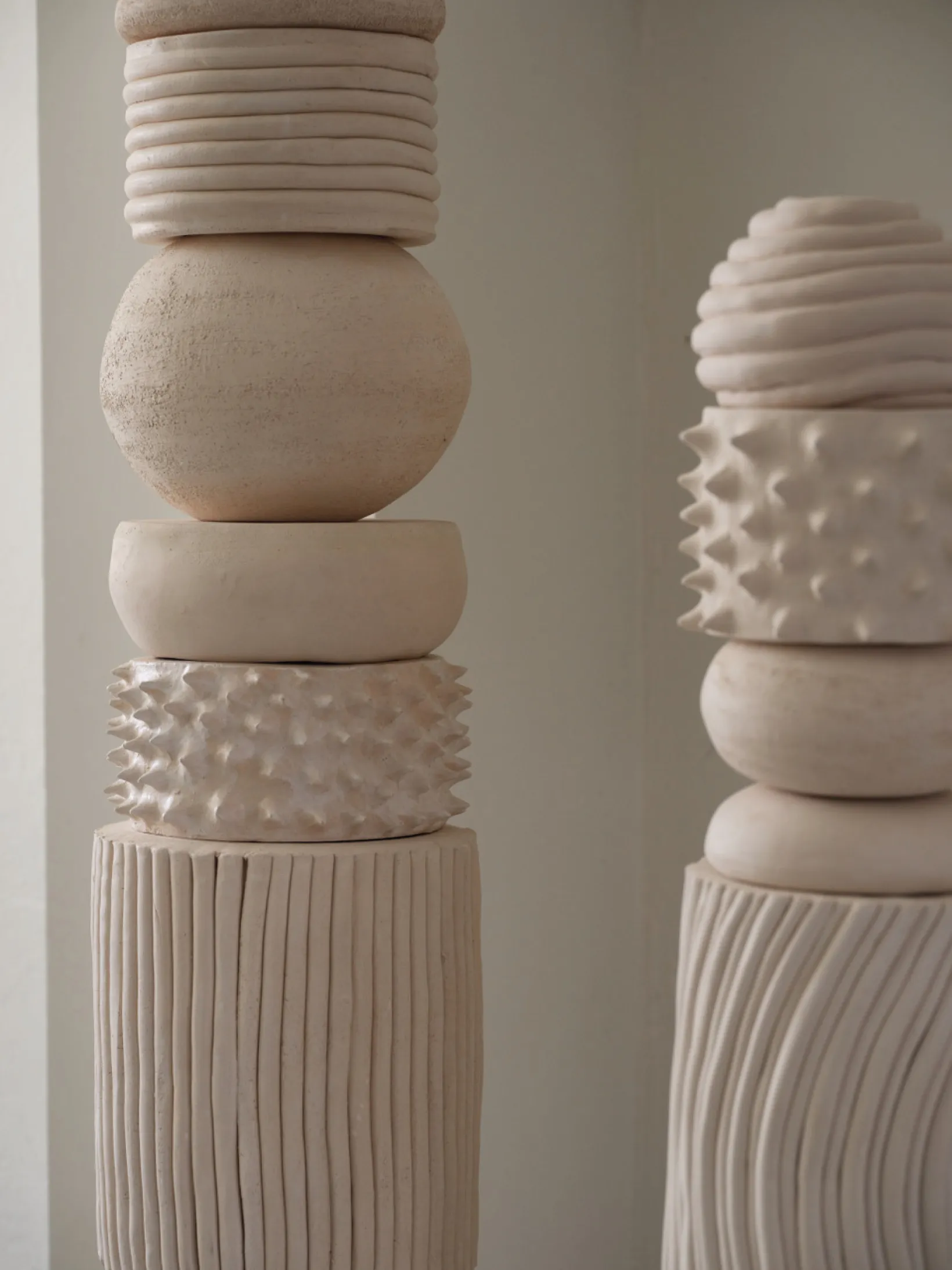 Totem en céramique de taille moyenne