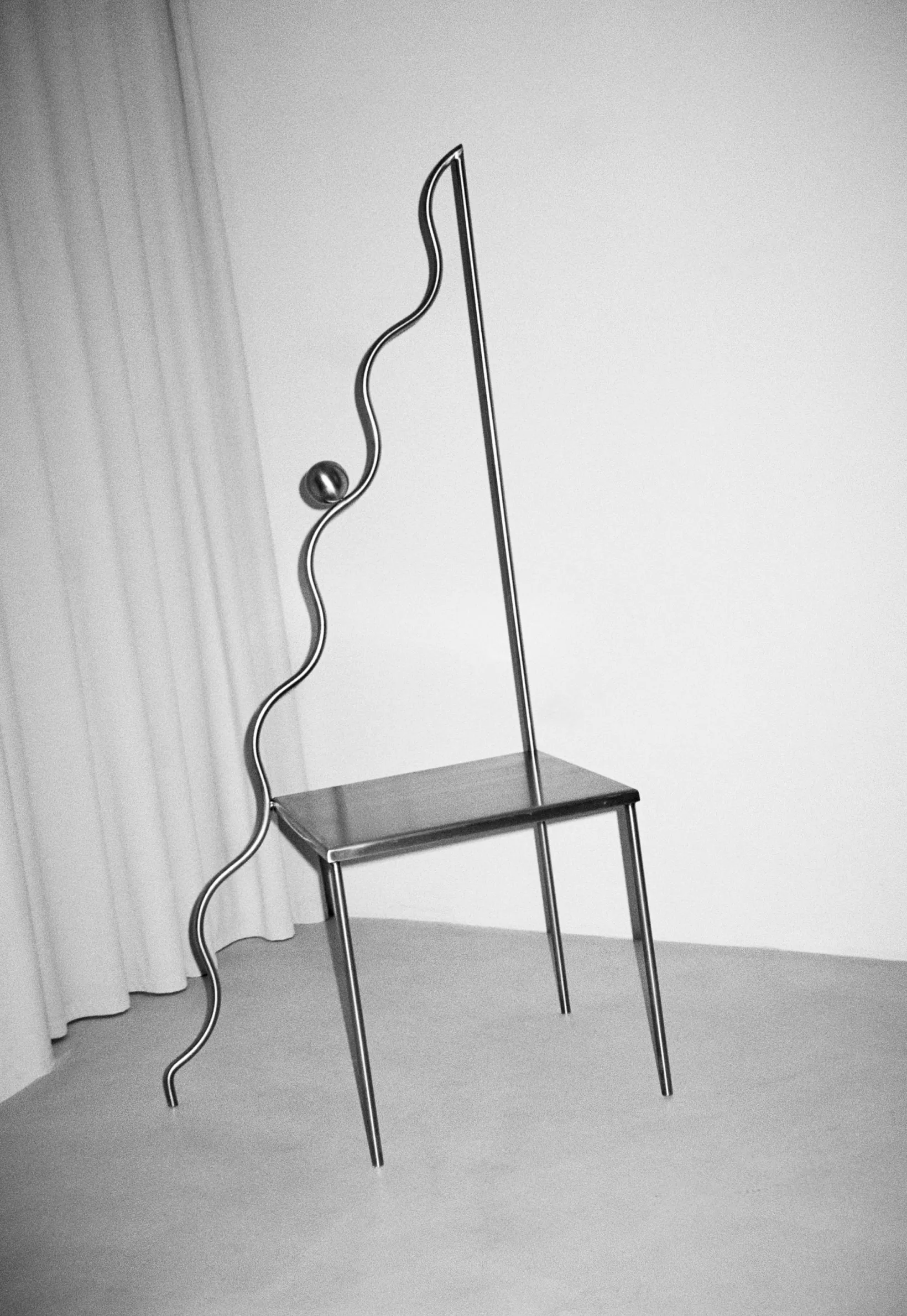 Descending chair