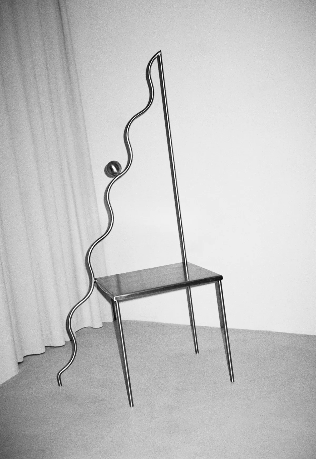 Descending chair